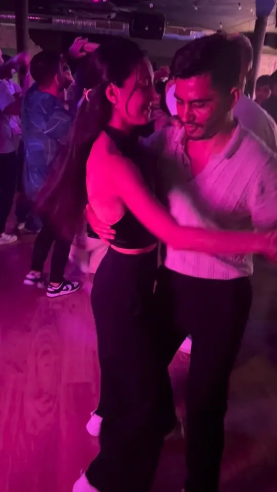 Mia Amare – Sensual Bachata social dance