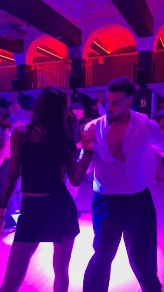Mia Amare – Bachata on the dance floor